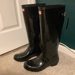 Size 8 original back adjustable hunter boots.Worn a few times.In good condition!